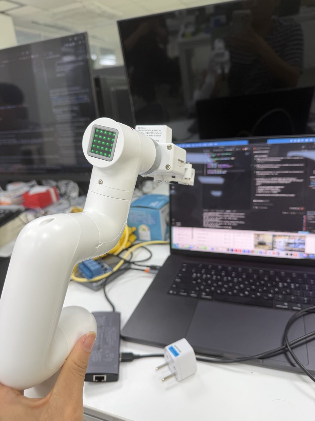 myCobot 280 M5 완전 정복 #1 — USB, WiFi, Bluetooth 3가지 연결 방법 총정리 (Python) 3 myCobot 280 Atom LED 초록색 Python set_color 동작 확인