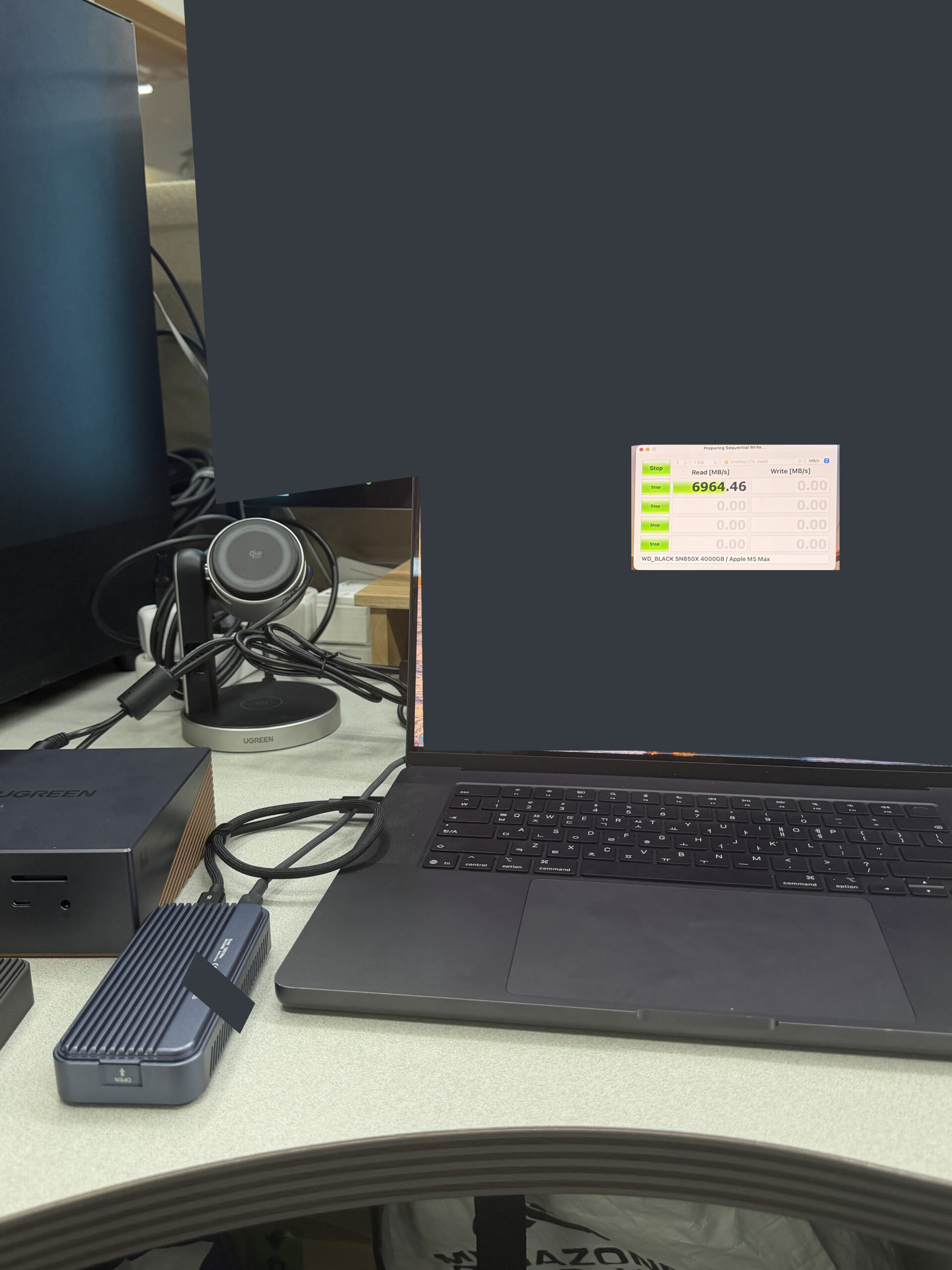 아카시스 TB501MAX 후기 — PRO 차이·아이폰 충전·6,965MB/s 23 PD 전원과 데이터 케이블을 연결한 TB501MAX 맥북 테스트 환경