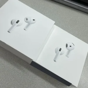 함께 구매한 AirPods 5와 AirPods Pro 3 상자
