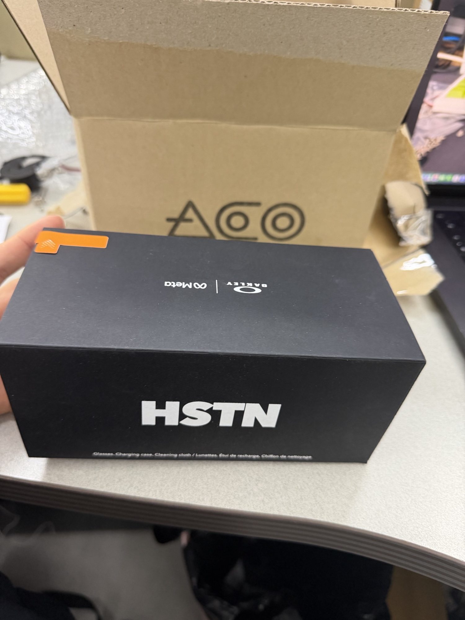 메타 오클리 HSTN 사용기 + 고장 2 오클리 메타 HSTN 정품 박스 클로즈업