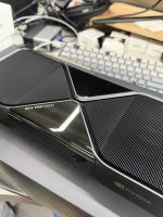 NVIDIA RTX PRO 6000 Blackwell Workstation Edition 그래픽카드 실물 쿨러 디자인 클로즈업