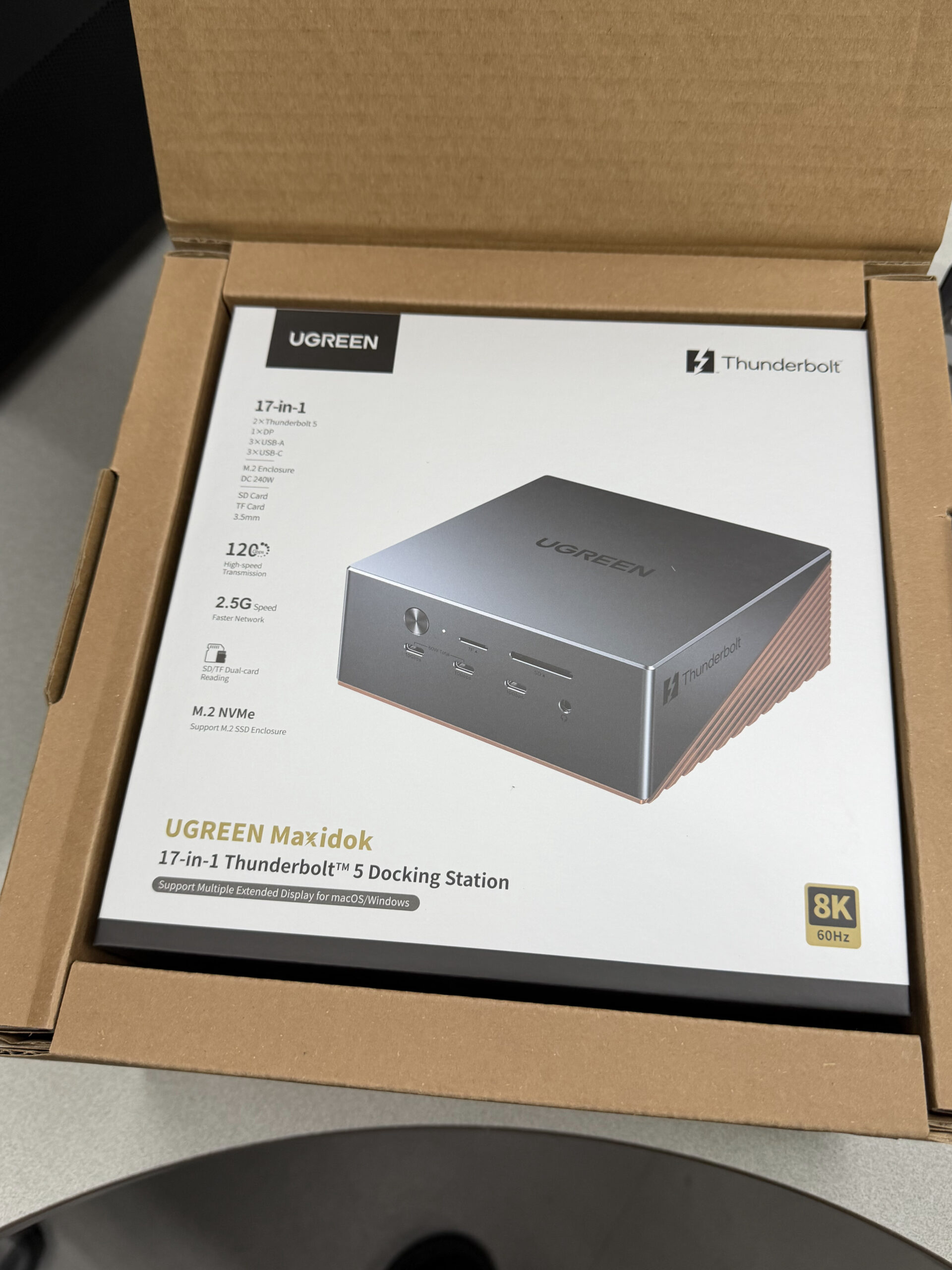 UGREEN Maxidok 17-in-1 Thunderbolt 5 Docking Station 제품 상자
